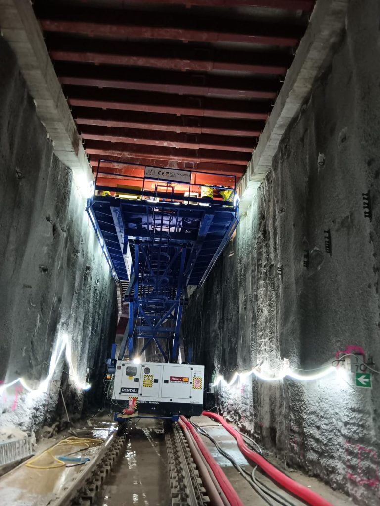 220 toneladas vigas telescópicas T4 aeropuerto Madrid